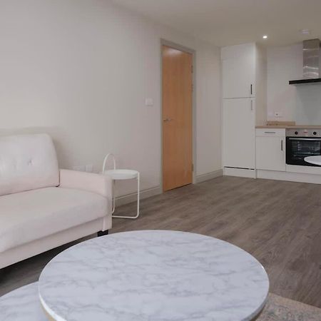 Charming 1-Bedroom Apartment In Leeds City Centre Perfect For Couples Or Solo Travelers ภายนอก รูปภาพ