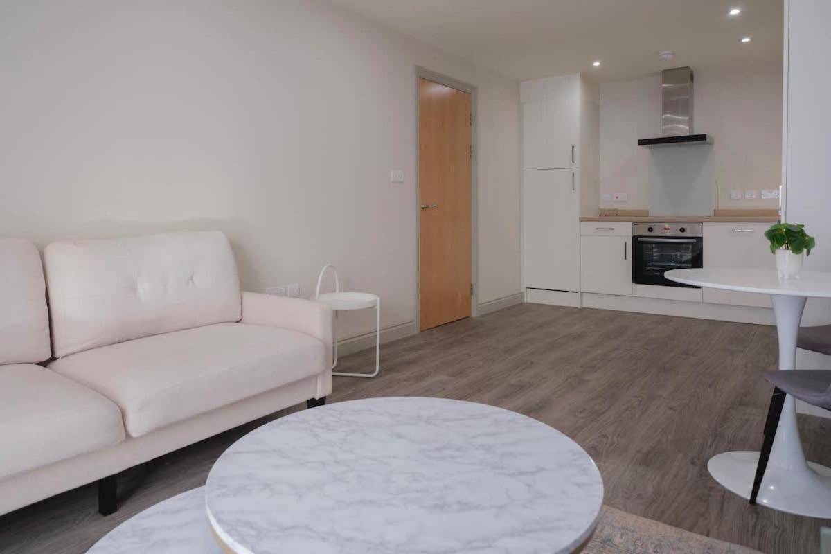 Charming 1-Bedroom Apartment In Leeds City Centre Perfect For Couples Or Solo Travelers ภายนอก รูปภาพ