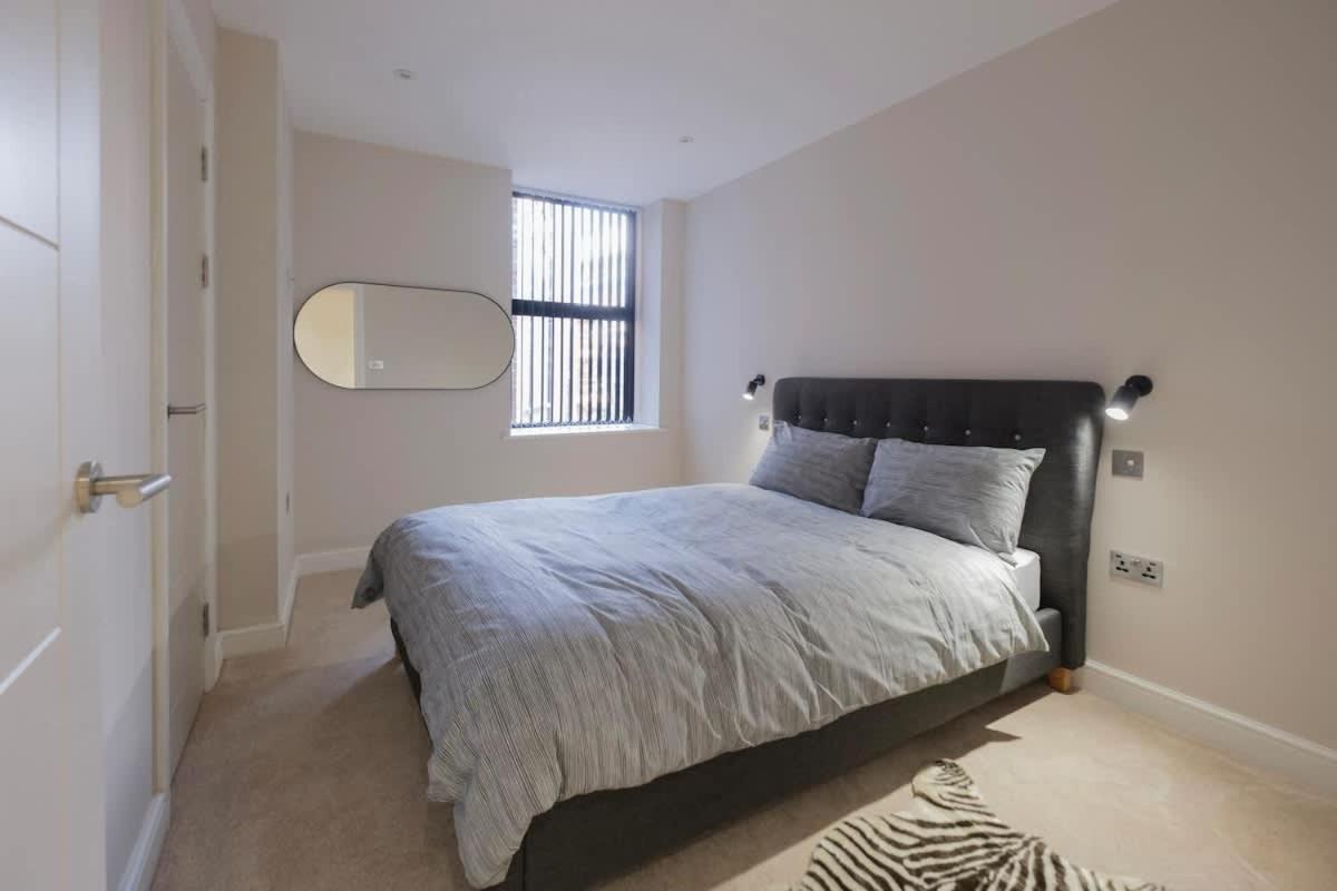 Charming 1-Bedroom Apartment In Leeds City Centre Perfect For Couples Or Solo Travelers ภายนอก รูปภาพ